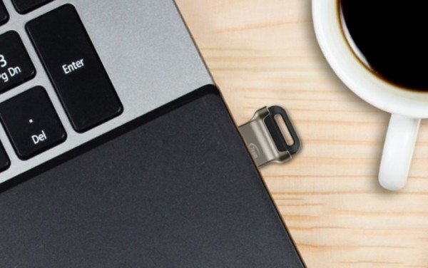 TeamGroup 32GB C162 USB Flash memorija 3.2 BLACK/SILVER TC162332GB01