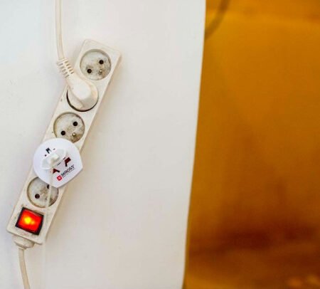 Travel adapter SKR1500211E univerzalni Svetski na Evropski 13A